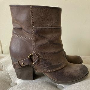 Size 10 Fergalicious Womens LIZA Almond Toe Ankle Fashion Boots